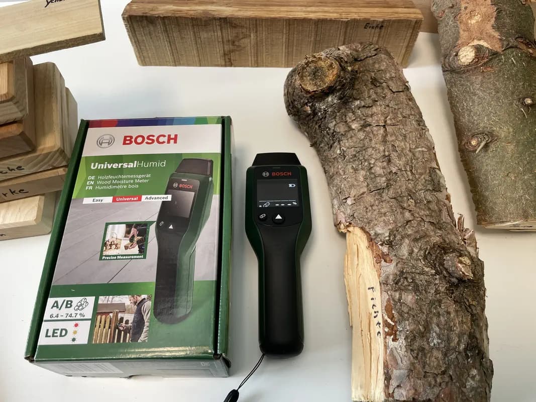 Das Bosch Universal Humid mit verschiedenen Holzsorten. - Foto: T. Möller