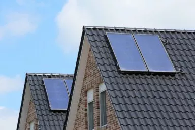 Häuser mit Solarkollektoren
