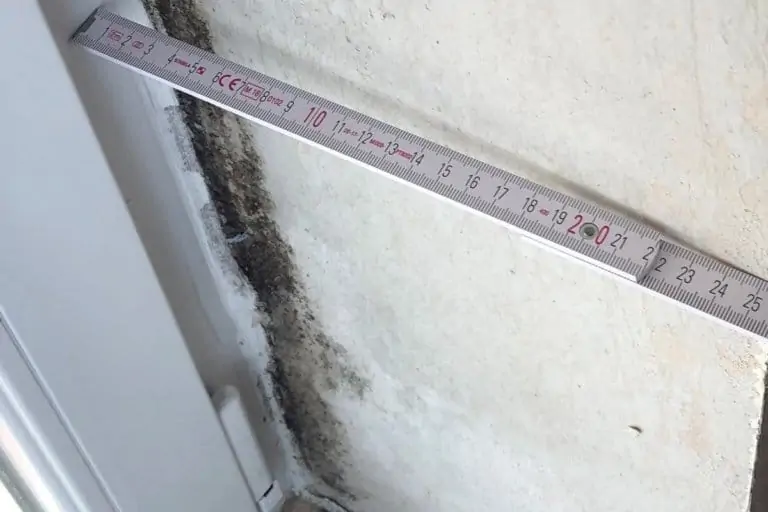 Schimmel am Fenster, speziell an der Laibung direkt neben dem Fensterrahmen